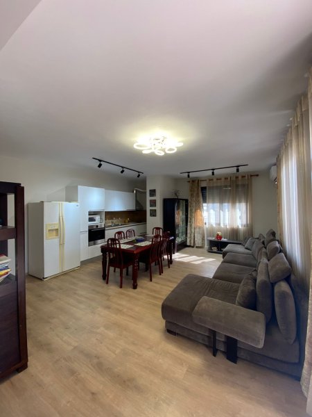 SHITET APARTAMENT 3+1+2 TEK PAZARI I RI