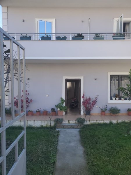 Apartament 1+1 me qera tek Ali Demi 300 euro