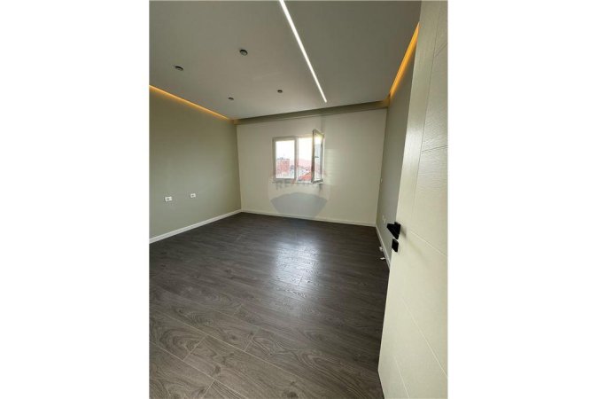 Apartament - Në Shitje - Rruga e Dibrës, Shqipëri
SHITET APARTAMENT 2+1+2 VILA GOLD!