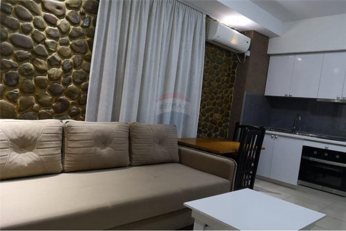 JEPET ME QIRA APARTAMENT 1+1 Prane Kopshtit Botanik