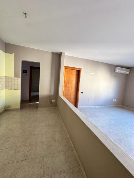 Shitet Apartament ne Tirane 2+1+2