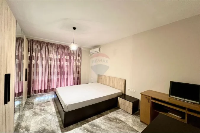 Apartament 1+1 me qera, Komuna e Parisit