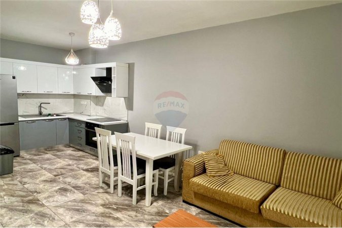 Apartament 1+1 me qera, Komuna e Parisit