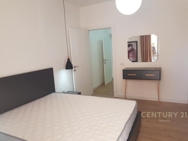 QIRA, APARTAMENT 2+1+POST PARKIMI, 21 DHJETORI !!