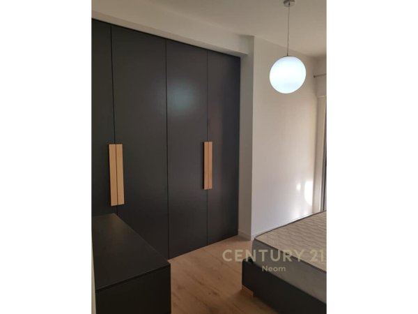 QIRA, APARTAMENT 2+1+POST PARKIMI, 21 DHJETORI !!