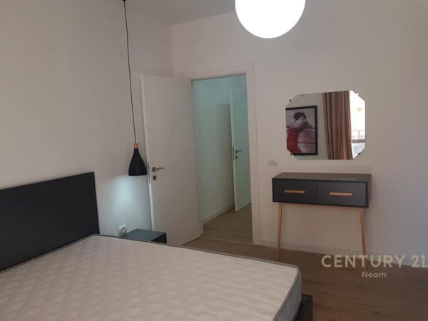 QIRA, APARTAMENT 2+1+POST PARKIMI, 21 DHJETORI !!