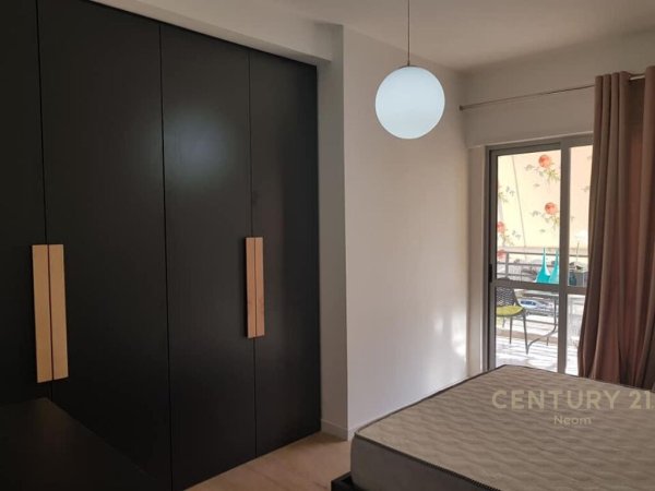 QIRA, APARTAMENT 2+1+POST PARKIMI, 21 DHJETORI !!