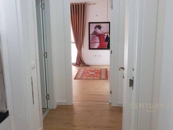 QIRA, APARTAMENT 2+1+POST PARKIMI, 21 DHJETORI !!