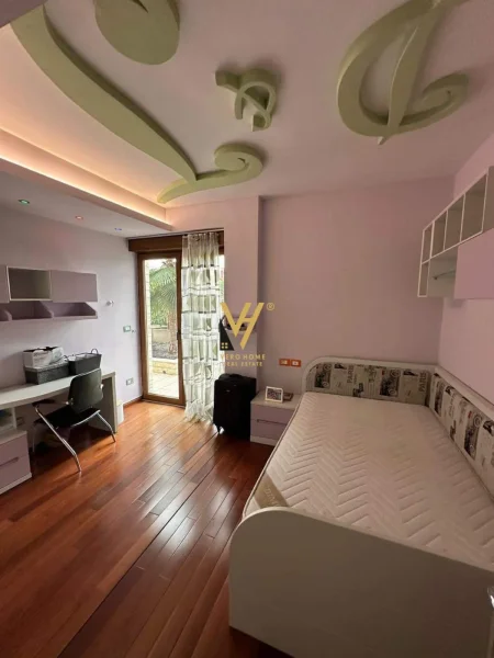 SHITET PENTOUSE 325 M2 TEK PAZARI I RI 800.000 EURO