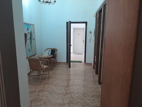 Jepet me qera shtepi 2+1 450 mije leke , Ali Dem, Tregu Elektrik (buze rruge).