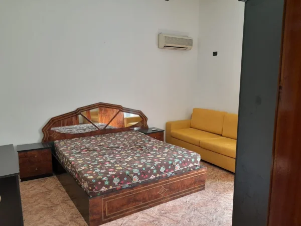 Jepet me qera shtepi 2+1 450 mije leke , Ali Dem, Tregu Elektrik (buze rruge).