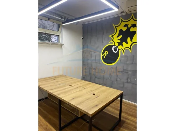 Qera, Ambjent Biznesi , 21 Dhjetori, Tirane