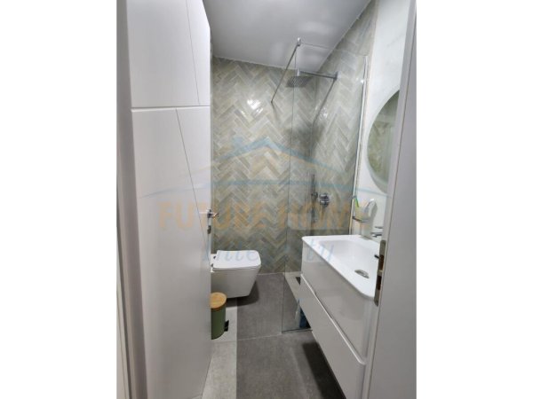 Shitet Apartament 1+1 dhe Gasionere , 21 Dhjetori , Tirane