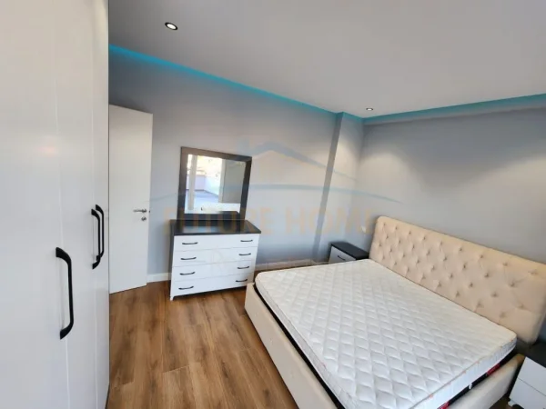 Shitet, Apartament 2+1, 21 Dhjetori, Tiranë.