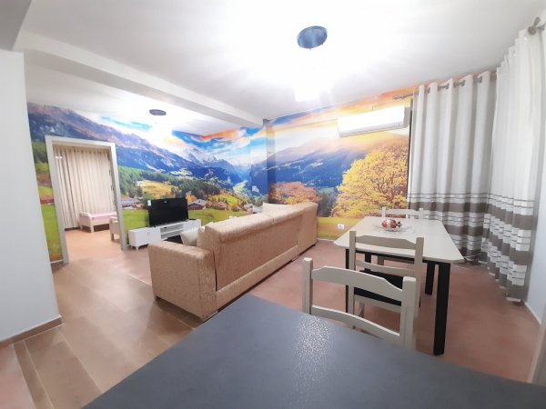 Jepet me qera apartament 2+1 te stacioni i trenit