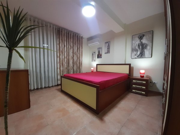 Jepet me qera apartament 2+1 te stacioni i trenit