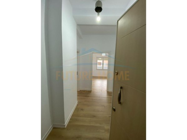 Shitet, Apartament 2+1+2, Komuna e Parisit