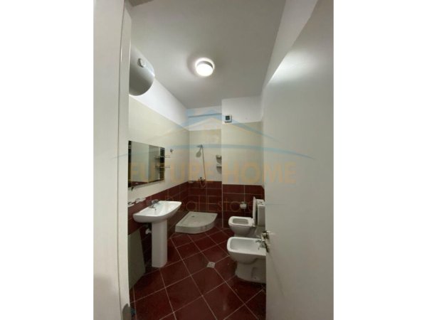 Shitet, Apartament 2+1+2, Komuna e Parisit