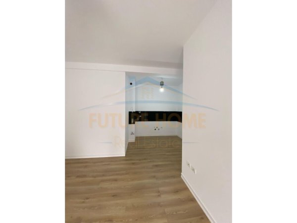 Shitet, Apartament 2+1+2, Komuna e Parisit