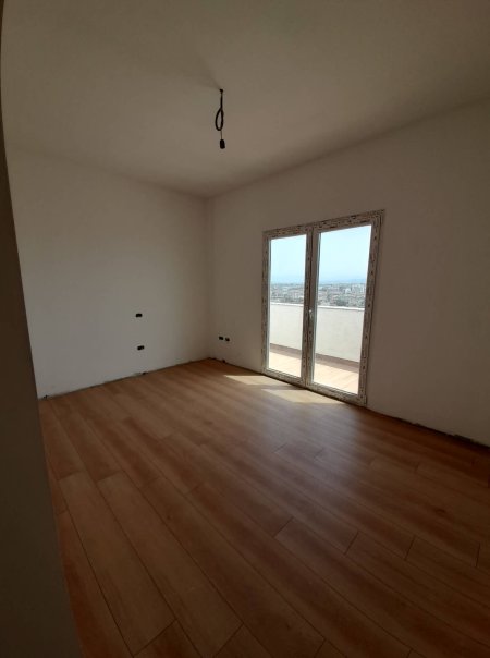 Shitet apartament me pamje nga deti, Durres