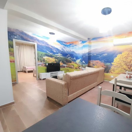 Jepet me qera apartament 2+1 stacioni i trenit