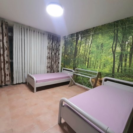 Jepet me qera apartament 2+1 stacioni i trenit