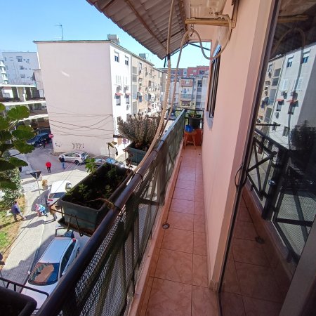 Qera Apartament 2+1+2 zona Ali Demi prane Tregut Elektrik