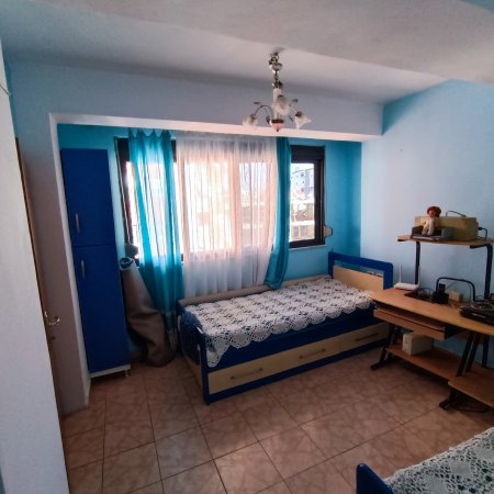 Qera Apartament 2+1+2 zona Ali Demi prane Tregut Elektrik