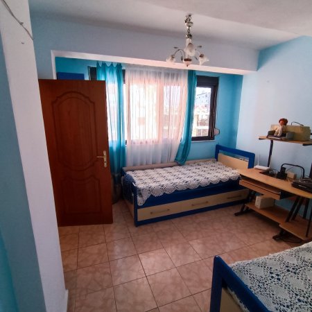 Qera Apartament 2+1+2 zona Ali Demi prane Tregut Elektrik