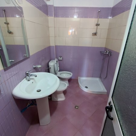 Qera Apartament 2+1+2 zona Ali Demi prane Tregut Elektrik