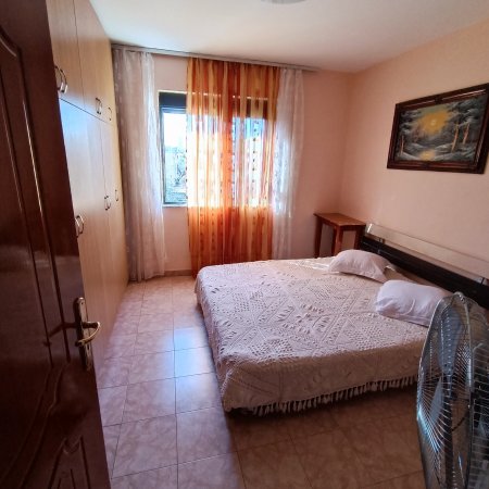 Qera Apartament 2+1+2 zona Ali Demi prane Tregut Elektrik