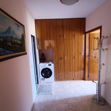 Qera Apartament 2+1+2 zona Ali Demi prane Tregut Elektrik