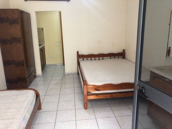 Tirane, jepet me qera garsonier 35 m² 25.000 Leke  tek Medreseja