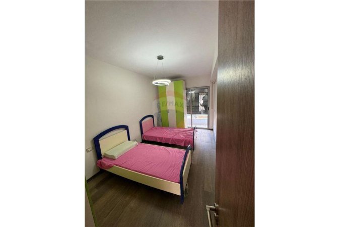 Apartament 2+1+2 me qira tek Kristal Center!