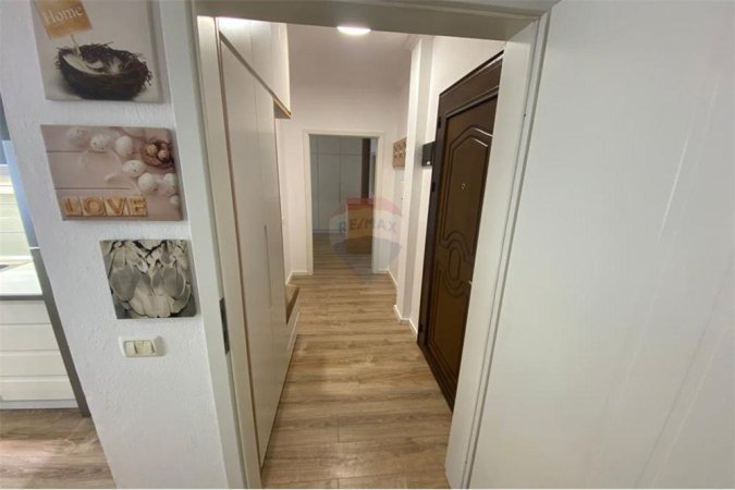 Jepet me qira apartament 1+1 ne Porcelan, tek UET