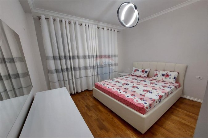 Apartament 2+1+2,totalisht i mobiluar me qira ne 5 Maj per 550 Euro!