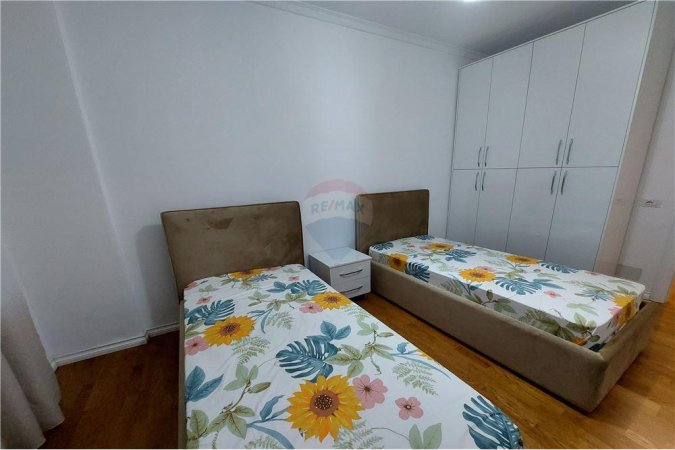 Apartament 2+1+2,totalisht i mobiluar me qira ne 5 Maj per 550 Euro!