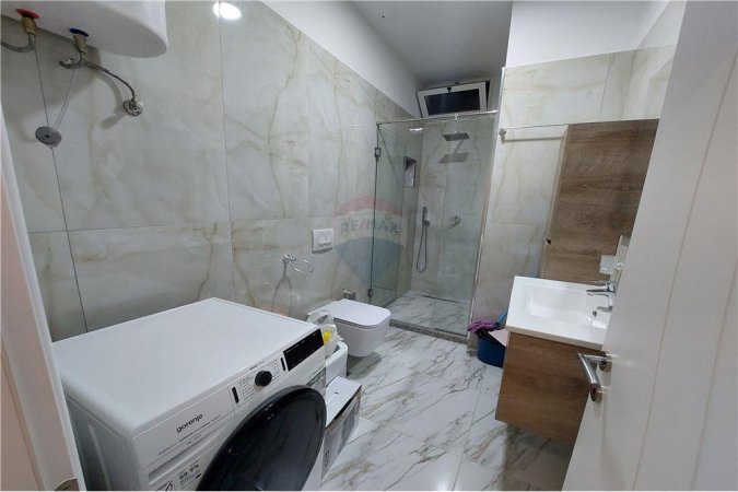 Apartament 2+1+2,totalisht i mobiluar me qira ne 5 Maj per 550 Euro!