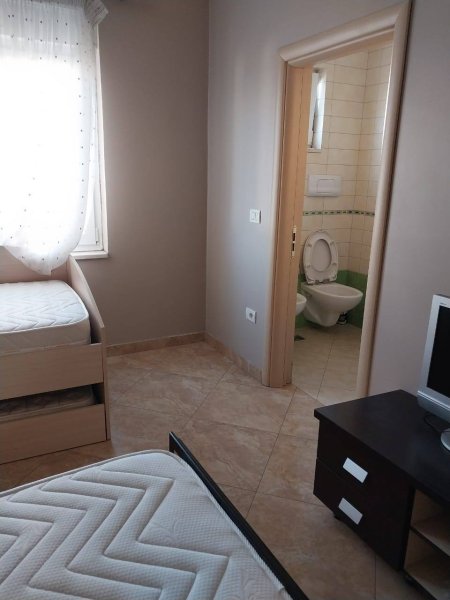 Jepet me qera apartament 2+1+2, Spitali Nene Tereza