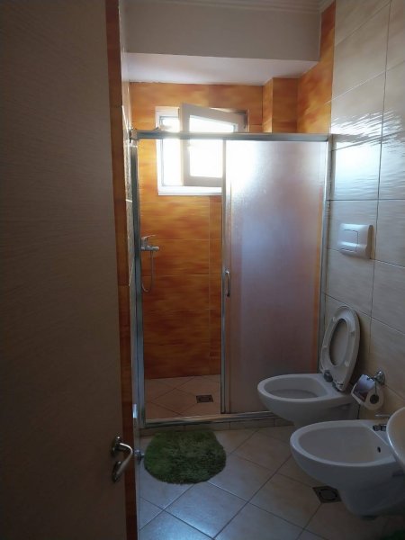 Jepet me qera apartament 2+1+2, Spitali Nene Tereza