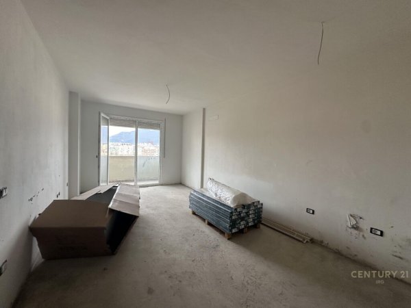 SHESIM APARTAMENT 1+1 ME PAMJE TE LIRE, TEK TIRANA GOLDEN PARK 3!