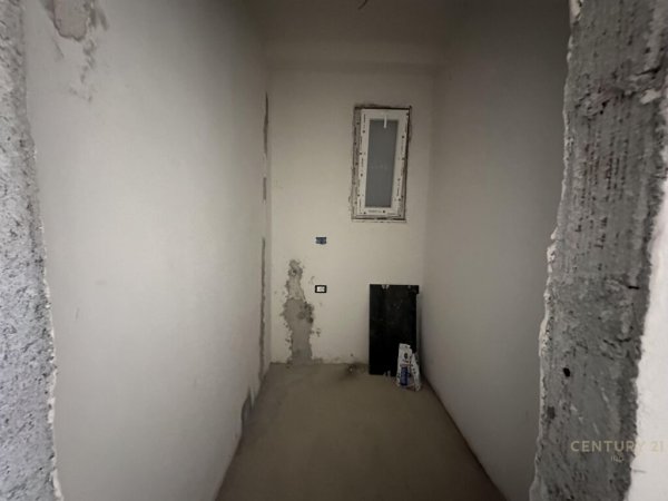 SHESIM APARTAMENT 1+1 ME PAMJE TE LIRE, TEK TIRANA GOLDEN PARK 3!