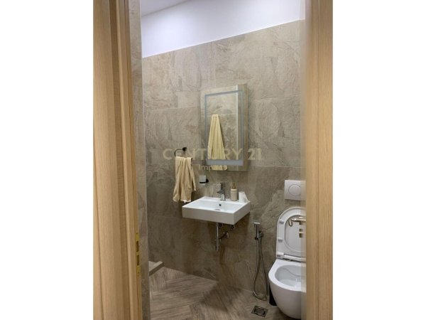 Apartament 2+1 Për Shitje në Rruga e Durrësit, Tiranë