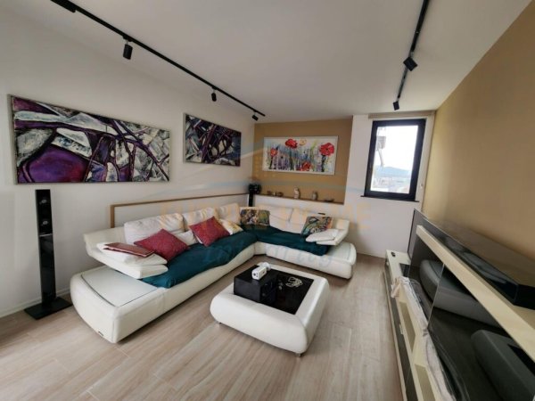 Shitet, Apartament 3+1+2, Brryli, Tiranë. 225000 EURO