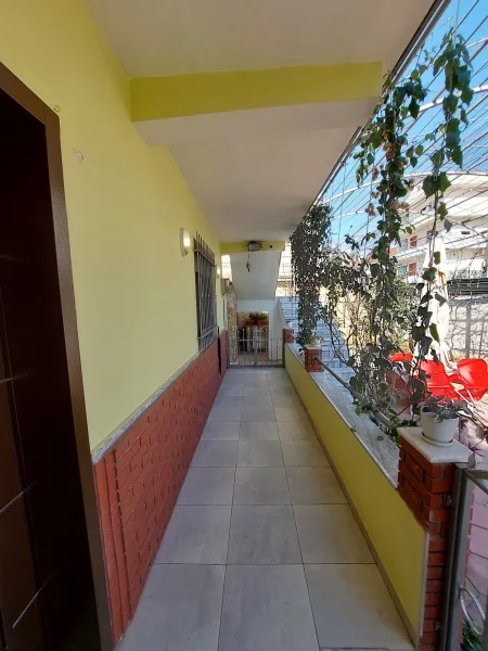 Shitet shtepi private 1 katshe, Allias