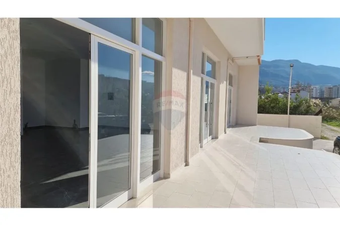 Dyqan - Me Qira - Vlorë, Shqipëri