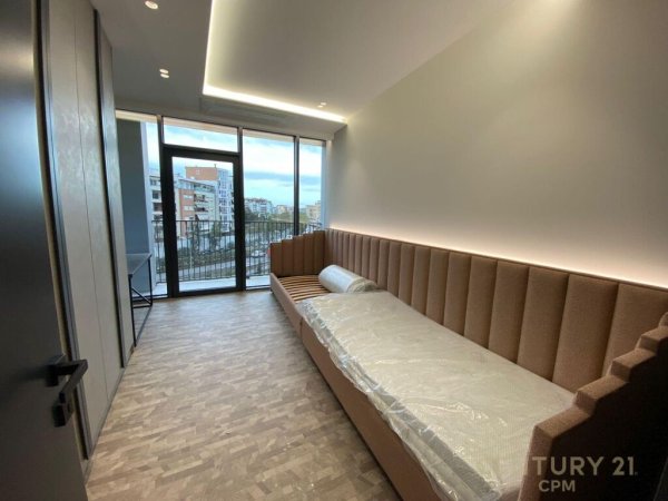 Japim me qira apartament modern 2+1+2+post parkimi tek Liqeni i Tiranes ne Rezidencen Lake View.