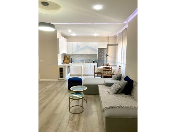 Shitet , Apartament 1+1 , Parku Olimpik , Tirane