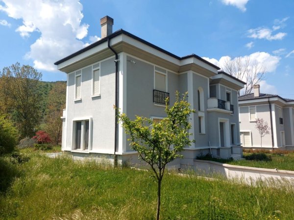 Shitet, Vilë, Vishnje, Tiranë - 750000€ | 2000 m²