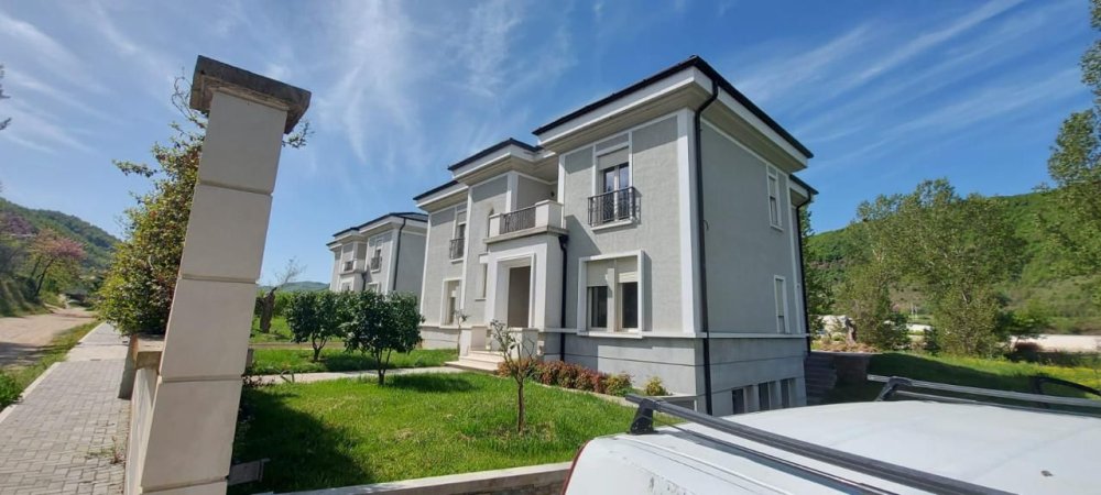 Shitet, Vilë, Vishnje, Tiranë - 750000€ | 2000 m²